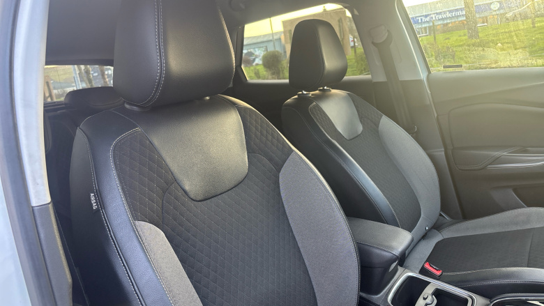 Vauxhall Grandland X 1.6 Turbo D Sport Nav 5dr Auto Diesel Hatchback